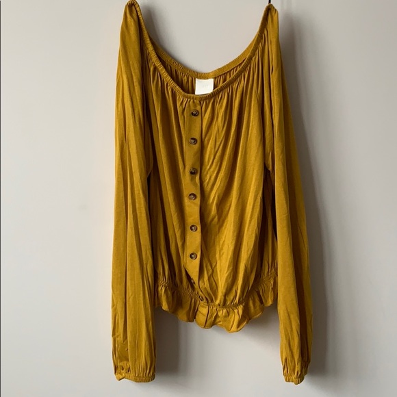 H&M Tops - H&M off the shoulder top